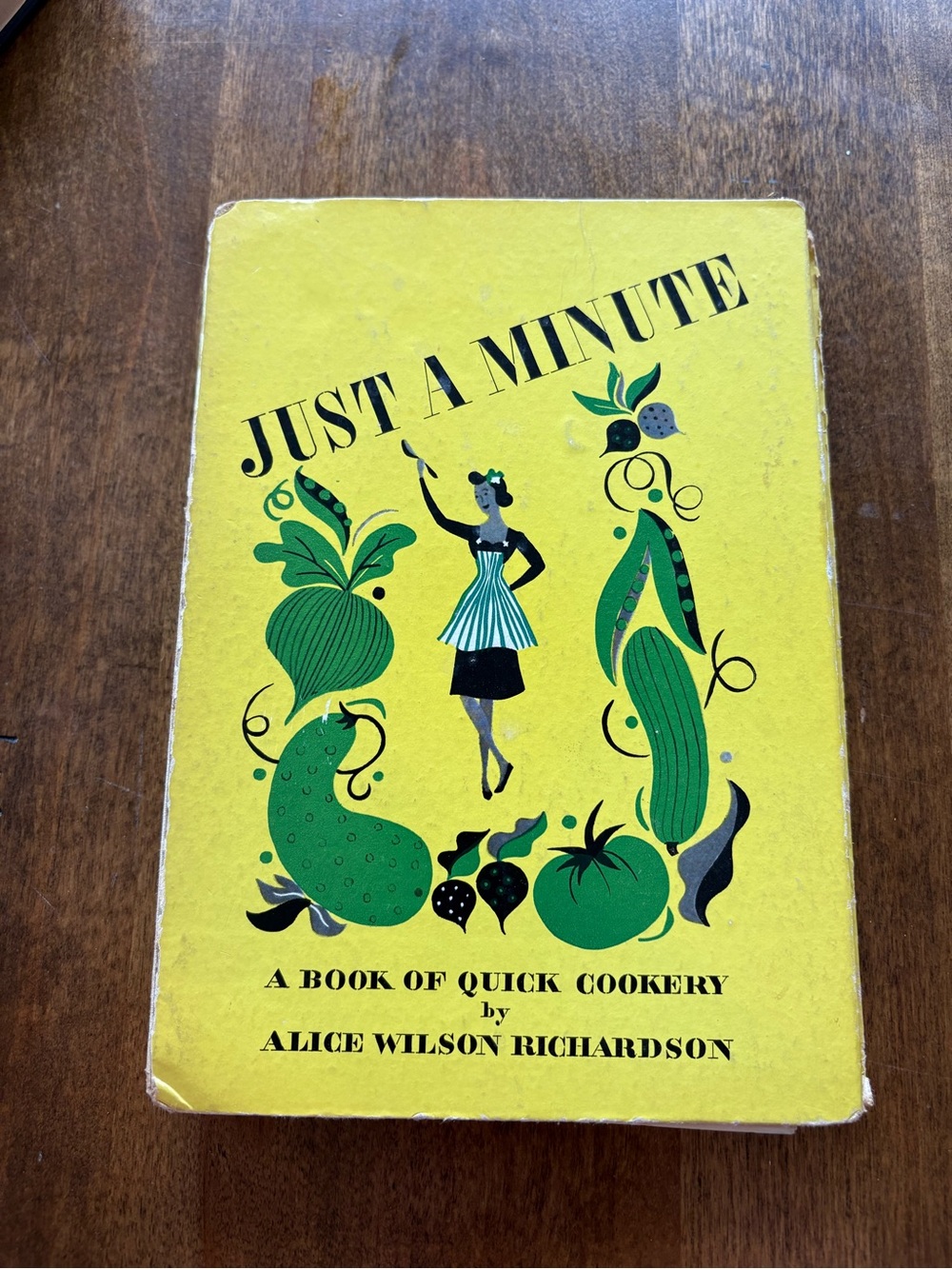Just A Minute Yellow Cookbook by Alice Wilson Richardson 1947